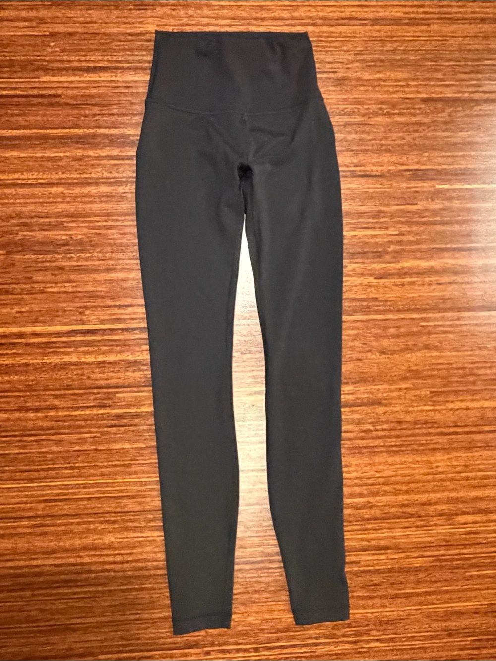 Lululemon Wunder Train High-Rise
Tight 28" Black size 2 EUC